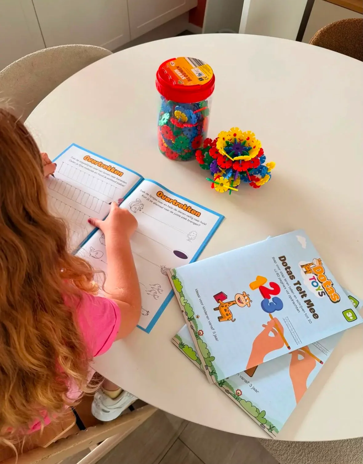 Kind speelt met het product 4